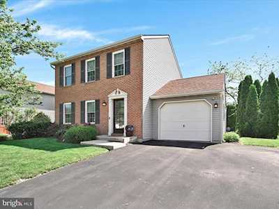 300 Amanda Ct Marietta, PA 17547