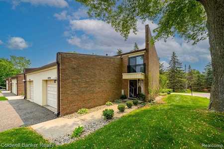 18240 University Park Dr Livonia, MI 48152