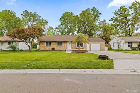 29599 Belfast St Farmington Hills, MI 48336