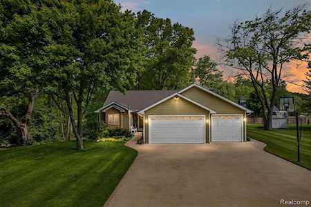 5230 Greenview Dr Independence Twp, MI 48348