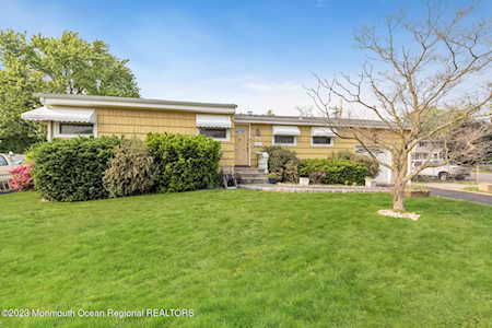 1 Georgetown Ln Hazlet, NJ 07730