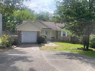 49 Oak Ridge Dr Maumelle, AR 72113