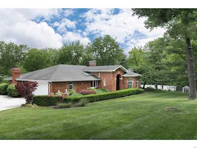 29 Conwood Ln Town And Country, MO 63131
