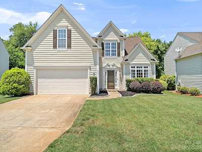 9301 Shepparton Dr Huntersville, NC 28078