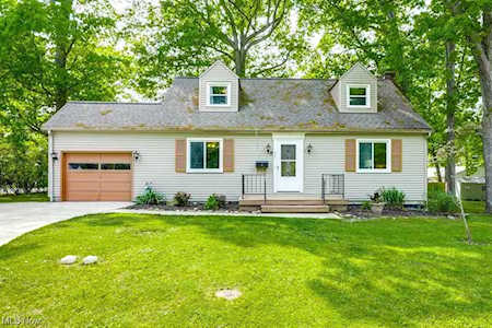 224 S Point Dr Avon Lake, OH 44012