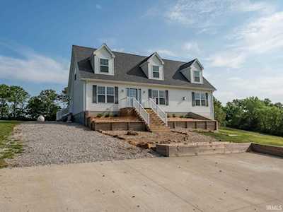 8866 E Oak Hill Drive Bloomfield, IN 47424