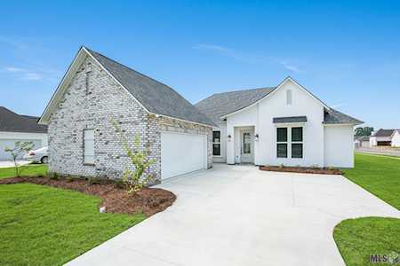 39215 Canopy Ct Gonzales, LA 70737