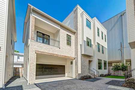 733 E 10th 1/2 St Houston, TX 77008