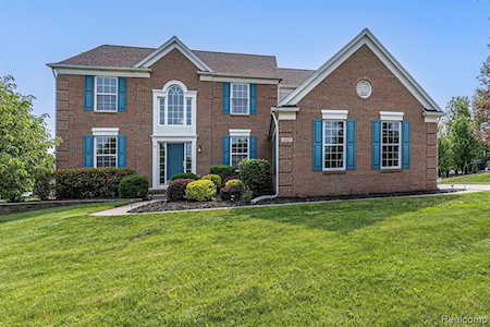 8467 Parkside Dr Grand Blanc Twp, MI 48439
