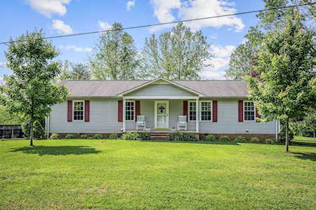 1152 R Arnold Rd Smithville, TN 37166