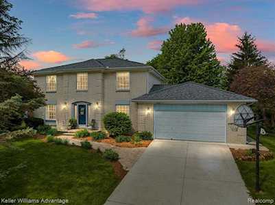 23851 Harvest Dr Novi, MI 48375