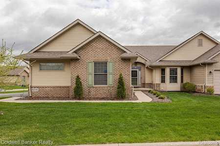 6314 Northridge Woods Dr Brighton, MI 48116