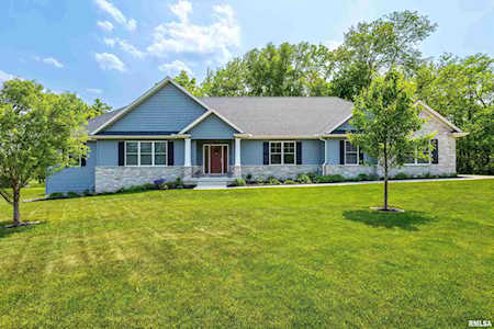 2302 Deer Ridge Circle Le Claire, IA 52753