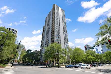1360 N Sandburg Terrace #2503 Chicago, IL 60610