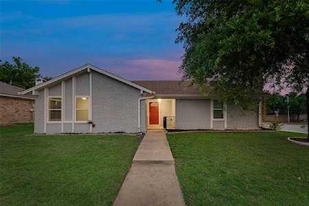 6400 Alta Vista Drive Watauga, TX 76148