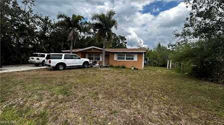 633 Carolina Ave Fort Myers, FL 33905