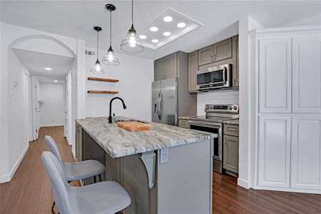 2401 Leon ST #102 Austin, TX 78705