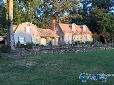 68 Ramblewood Private Drive Hartselle, AL 35640