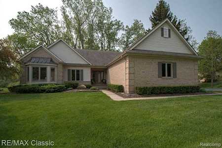 10696 Eagle Ravine Dr Brighton Twp, MI 48114