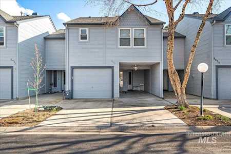 8447 W Cascade Ln Boise, ID 83704-8312