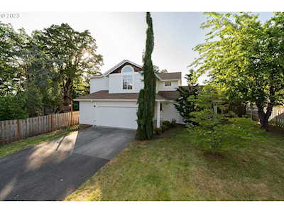 4215 SE Risley AVE Milwaukie, OR 97267