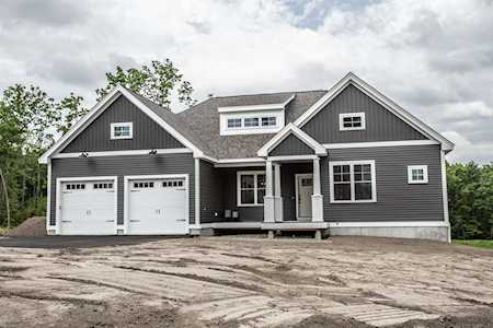 19 Treeline Dr Auburn, NH 03032