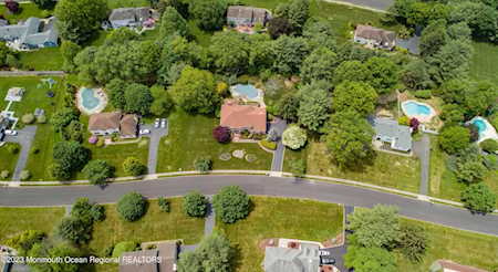 8 Country Squire Ln Holmdel, NJ 07733