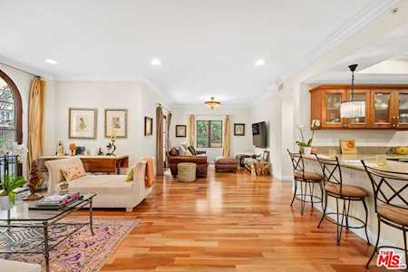 10617 Eastborne Ave #101 Los Angeles, CA 90024