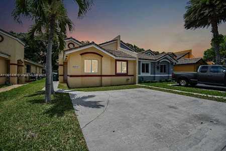 20548 SW 93rd Ave Cutler Bay, FL 33189