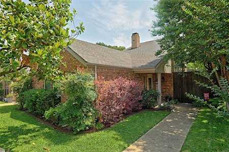 1952 Country Club Drive Plano, TX 75074