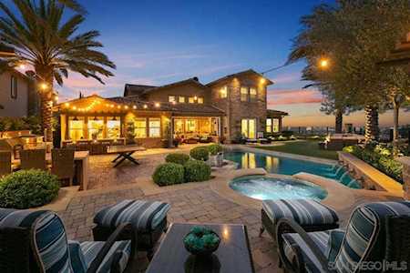 6997 Corte Langosta Carlsbad, CA 92009