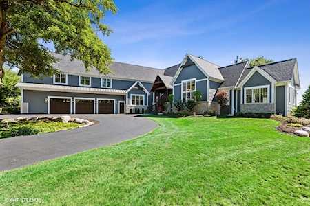675 Woodland Dr Crystal Lake, IL 60014