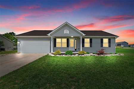 348 Spring Valley Dr Winfield, MO 63389