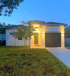 520 E Lime St Tarpon Springs, FL 34689