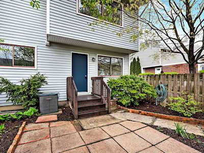7 Wintergreen Ct #4 Woodridge, IL 60517
