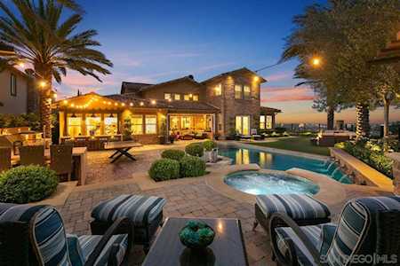 6997 Corte Langosta Carlsbad, CA 92009