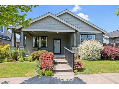 3539 NE Jacob ST Mcminnville, OR 97128