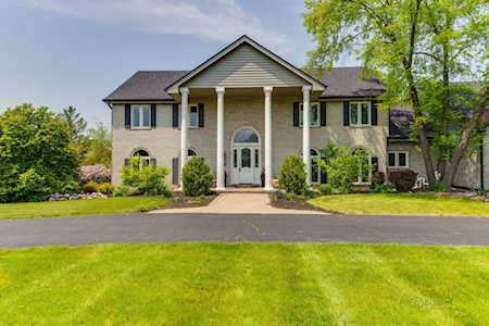 350 Fox Run Rd Green Oaks, IL 60048