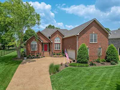 116 Myrtlewood Ln Hendersonville, TN 37075