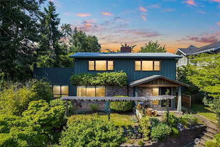 3502 NE 42nd St Seattle, WA 98105