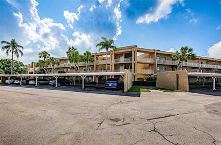 225 Country Club Dr #D339 Largo, FL 33771
