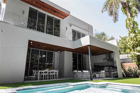 2495 Trapp Ave. Miami, FL 33133