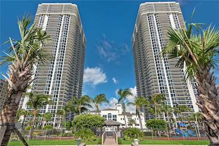 4775 S Collins Ave #2004 Miami Beach, FL 33140