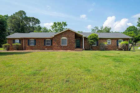 121 Meadow Lake Drive E Hendersonville, TN 37075