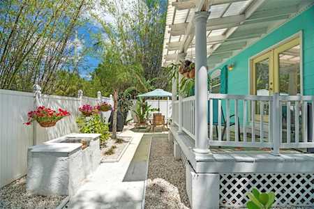 174 Anclote Rd Tarpon Springs, FL 34689