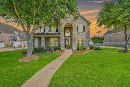 216 Mesquite Falls Ln Friendswood, TX 77546