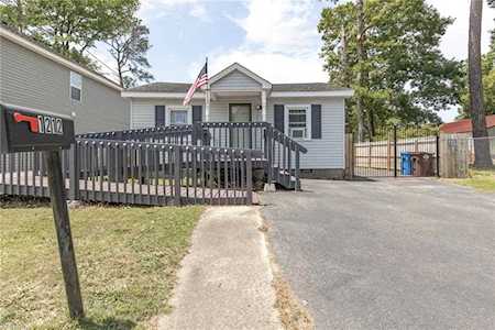 1212 Sparrow Rd Chesapeake, VA 23325