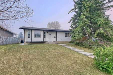 304 Penworth Dr SE Calgary, AB T2A 5E3