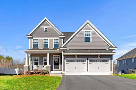 7 Catesby Ln Londonderry, NH 03053