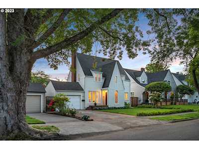 723 SE Peacock LN Portland, OR 97214